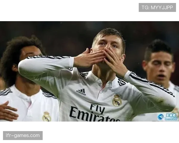 克罗斯持续展现卓越控场能力，引领中场组织引关注