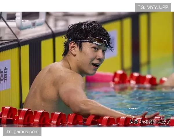 董志豪赛场上严肃，下了场居然爱穿拖鞋到处晃？这反差真让人笑喷！